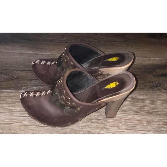 Volatile Women's Heeled Clogs - Picture 10 of 16